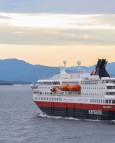 Sjømannsforbundet «forbanna» på Hurtigruten etter lovbrudd-varsel